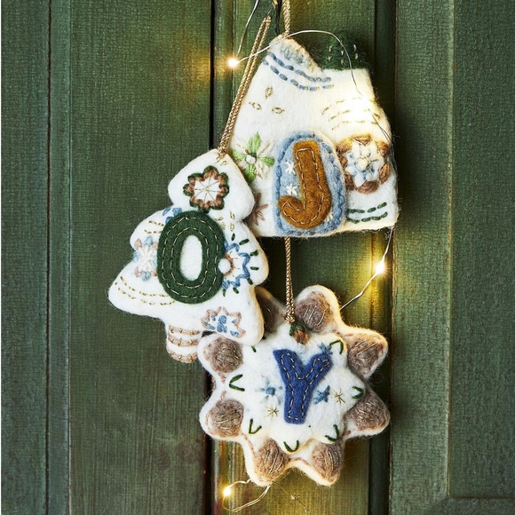 New! Felt Wool Unity Dove Monogram R Ornament - Picture 3 of 4